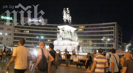 100 души протестират