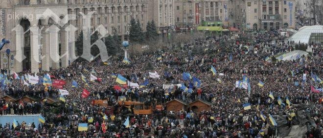 Украинсите спецчасти изтласкват протестиращи от майдана в Киев 