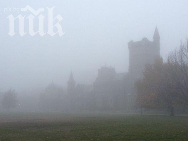 Хиляди блокирани на летищата в Лондон заради гъста мъгла