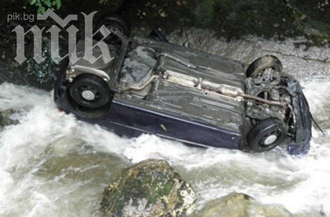 Ад край Пловдив! Четирима младежи загинаха на място, след като БМВ потъна в р. Чая (обновена)