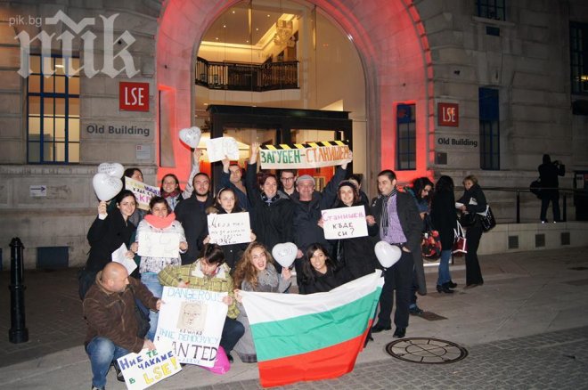Лондон подгони български студенти заради неуредици,  те протестират на Даунинг стрийт	
