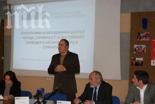 Слави Бинев организира конференция за младежката безработица