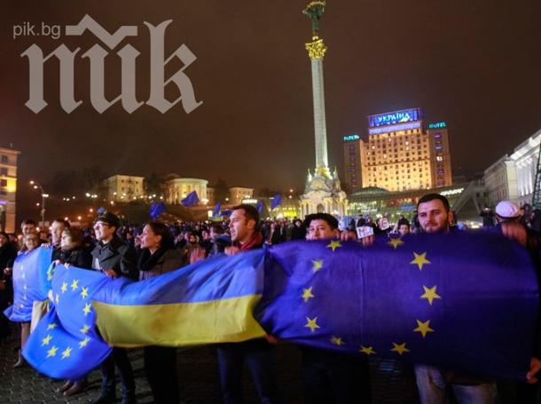 Хиляди протестиращи прекараха нощта в палатковия лагер в Киев