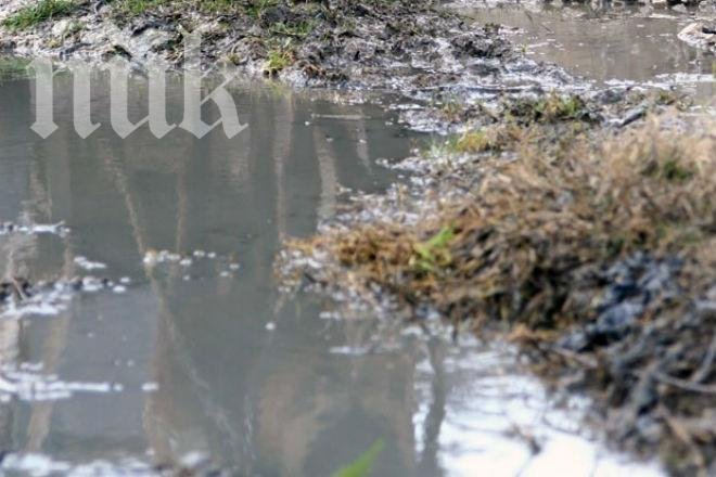 Спукан водопровод потопи кола и къща в Казанлък