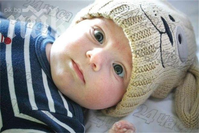 Министър Стоянович си показа бебето