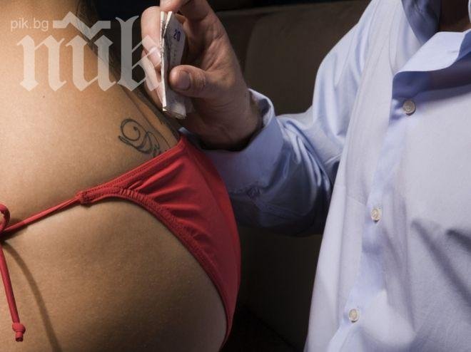 За колко е готова да се продаде една меркантилна жена? Вижте видеото, което взриви нета! 