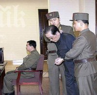 Последните минути на екзекутирания чичо на Ким Чен-ун (снимки)