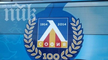 брандираха автобуса левски новата емблема снимка