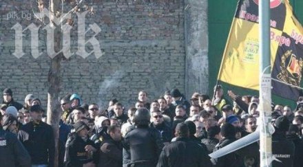 война бомби камъни феновете ботев берое