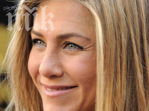 44-годишната Дженифър Анистън най-после бременна. Драма: разделя се с таткото, гледа бебето сама!