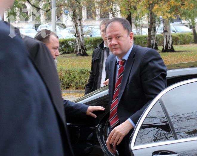 Стоките ни трябва да са тук, заяви Миков в Китай