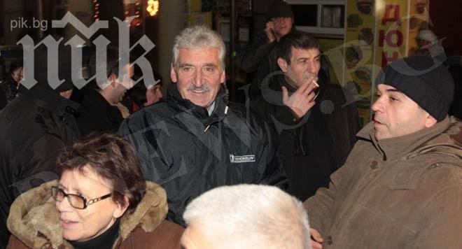 Лъчо Мозъка бди над Бойко по време на Панорама