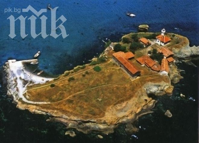 300 нашенци се натискат за директор на остров