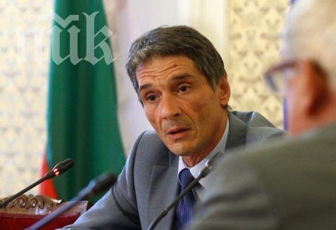  Лаков от Атака: Няма общо между полетите на Борисов и тези на Сидеров до Куба