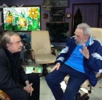 Фидел Кастро показа, че е жив - пусна своя снимка за пръв път от 4 месеца насам