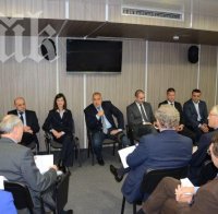 Бойко пред посланиците: Ако Орешарски остане на власт, ставаме по-зле от Гърция