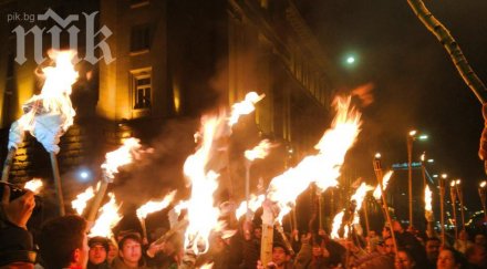 полицията задържа четирима протеста вечер