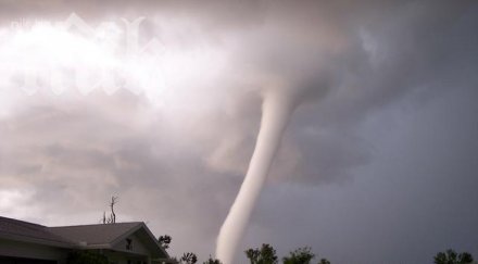 торнадо разруши десетки къща флорида