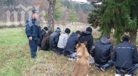 инструктаж полицаите нелегалните имигранти бой наобратно