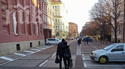 площадът народния театър превърна паркинг студенти готвят протест