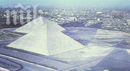 сняг покри египетските пирамиди пръв път 112 години уникални снимки