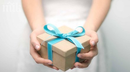 представители герб зарадваха деца домове коледни подаръци