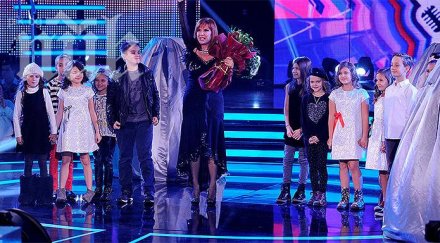 поли генова скандално кичка правеше магии спечеля музикална академия