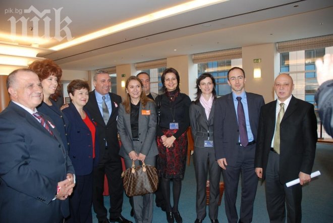 Лукс! Евродепутатите ни - хрантутници лапат по 16 000 евро месечно плюс 340 евро дневно за храна и хотел!