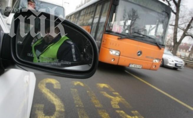 Извънредно! Автобус блъсна дете насред Варна! (обновена)