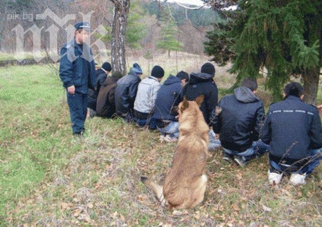 Инструктаж на полицаите за нелегалните имигранти: Бой и наобратно!