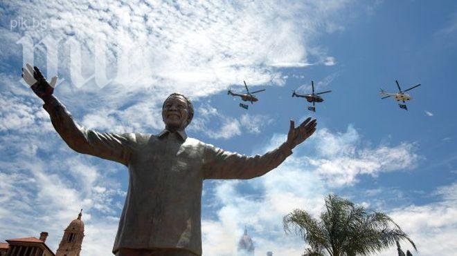 Откриха 9-метров паметник на Мандела в Претория