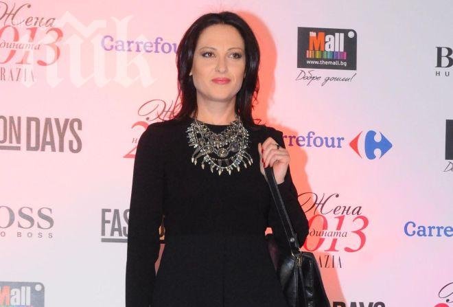 Направиха серенада на Ани Цолова с Червено вино снощи пих пред Нова тв