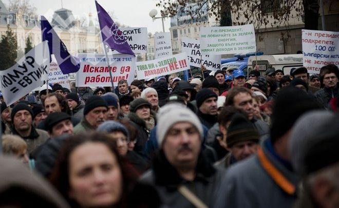 Миньори пратени под заплаха на протест срещу президента