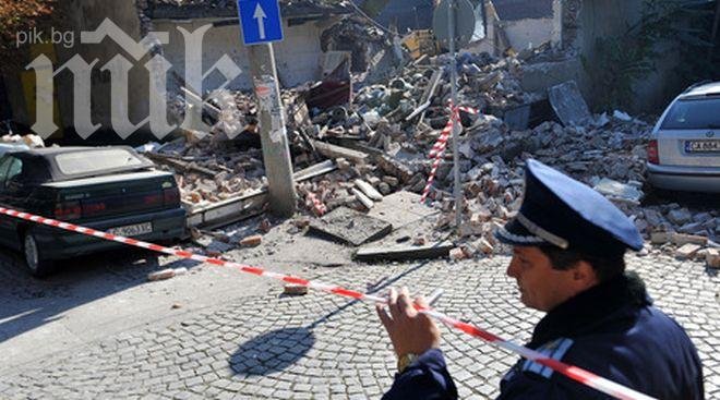 Бетонна плоча се срути от 3 метра пред майка и дете, по чудо не ги уби