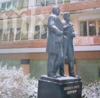 Пияни войници поругаха паметника на Евлоги и Христо Георгиеви 