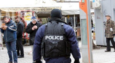 уволниха полицай сетиха бил осъден години