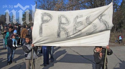 имигранти протестират харманли искат свобода бързина