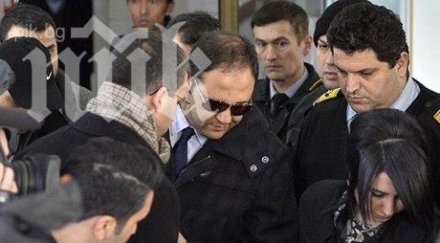 турската полиция задържа синовете трима министри