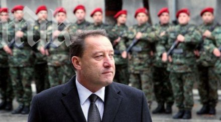 ангел найденов размаха пръст военнослужещи хулигани