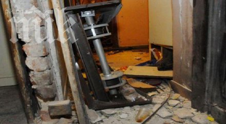 замръзнала тръба причинила взрива разлог уби работник