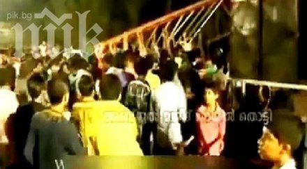 цял сектор футболен стадион срути време мач видео