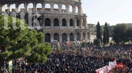 хиляди италианци поискаха оставката премиера протест рим