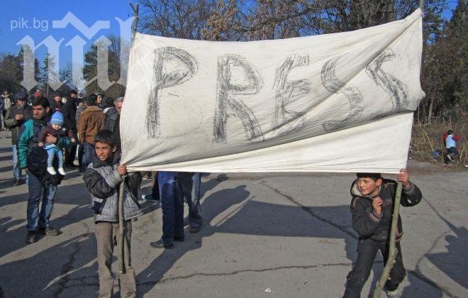 Имигранти протестират в Харманли. Искат свобода и... бързина 