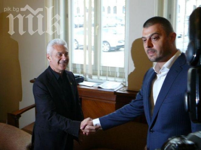 Сидеров падна, сменя го Бареков 