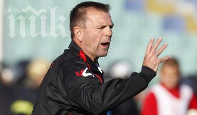 Стойчо поиска двама от Черноморец (Бургас)