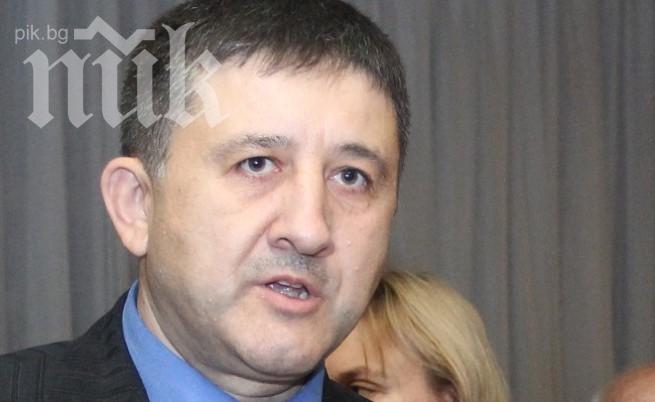 Супер скандал! Първият отцепник от ГЕРБ: Нареждаха със смс-и как да се гласува, ако не го правиш - вадят компромати