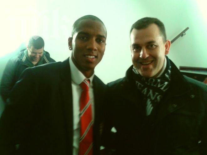 ПИК в сърцето на световния футбол! Дегизираха Манчестър Юнайтед с друг автобус! Вижте и голмайстора Уелбек (снимки)