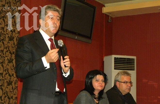 Първанов се ежи на Брюксел от пенсионерски клуб в Перник