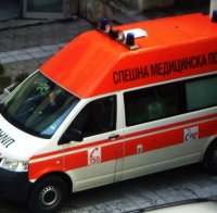 Линейка с майка и бебе затъна в улична дупка в Русе