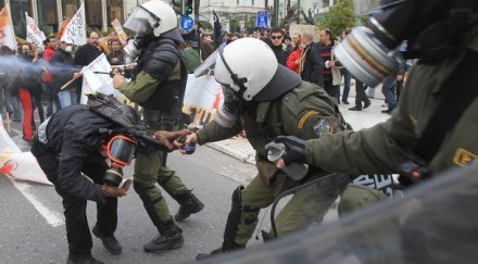 демонстранти окървавиха протестите европа